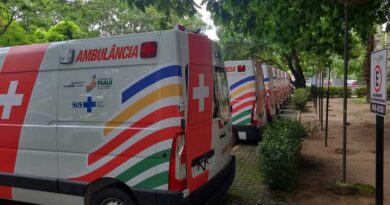 Governo do Piauí entrega ambulâncias para hospitais da rede estadual de Saúde